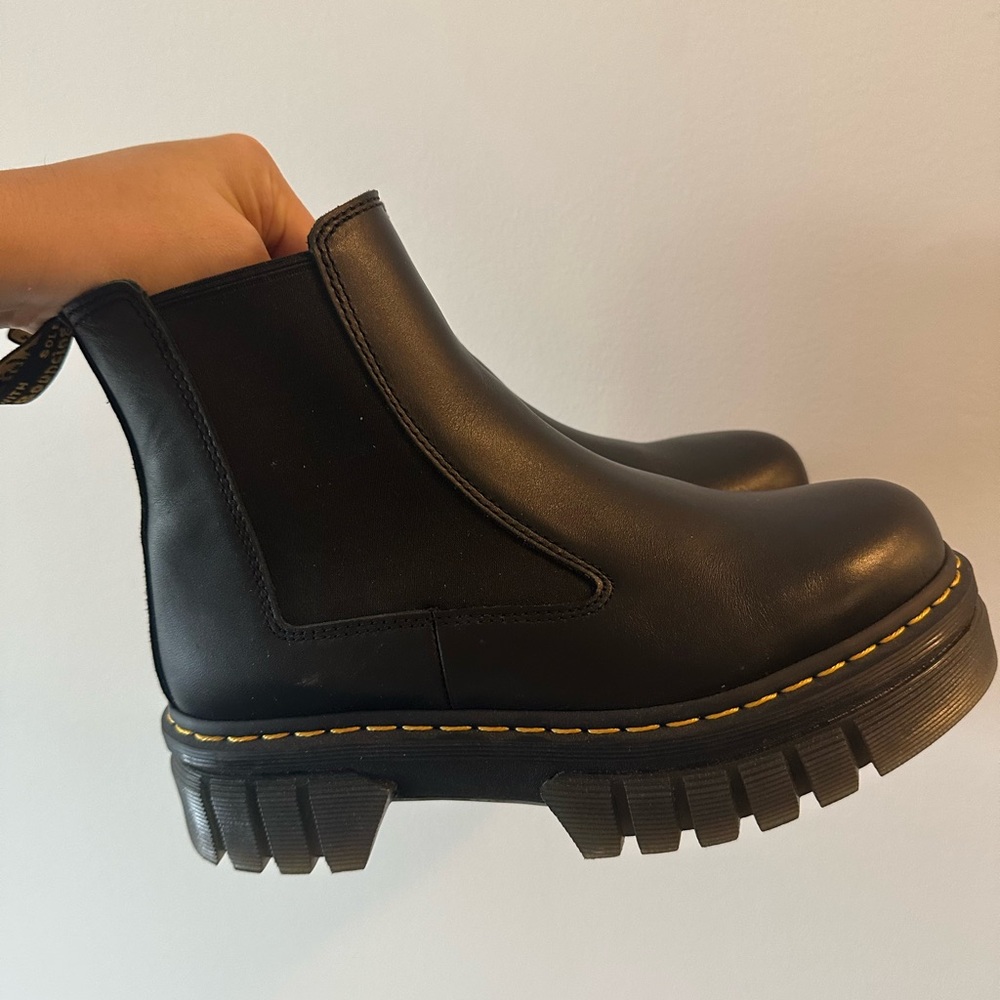 Doc Martens 2976 leather platform Chelsea boot